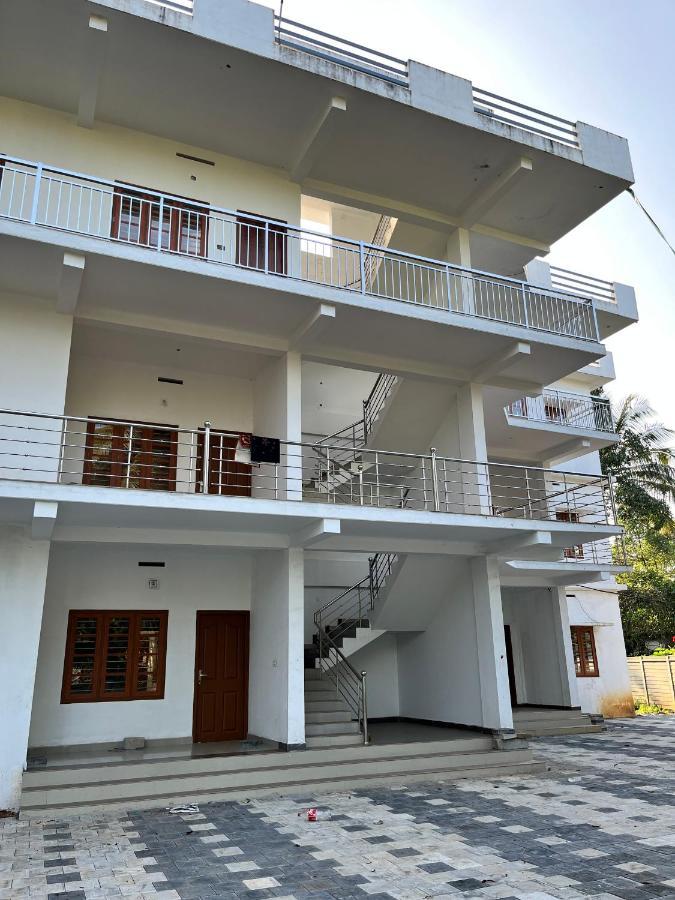 Wayanad Biriyomz Residency, Kalpatta, Low Cost Rooms And Deluxe Apartment ภายนอก รูปภาพ