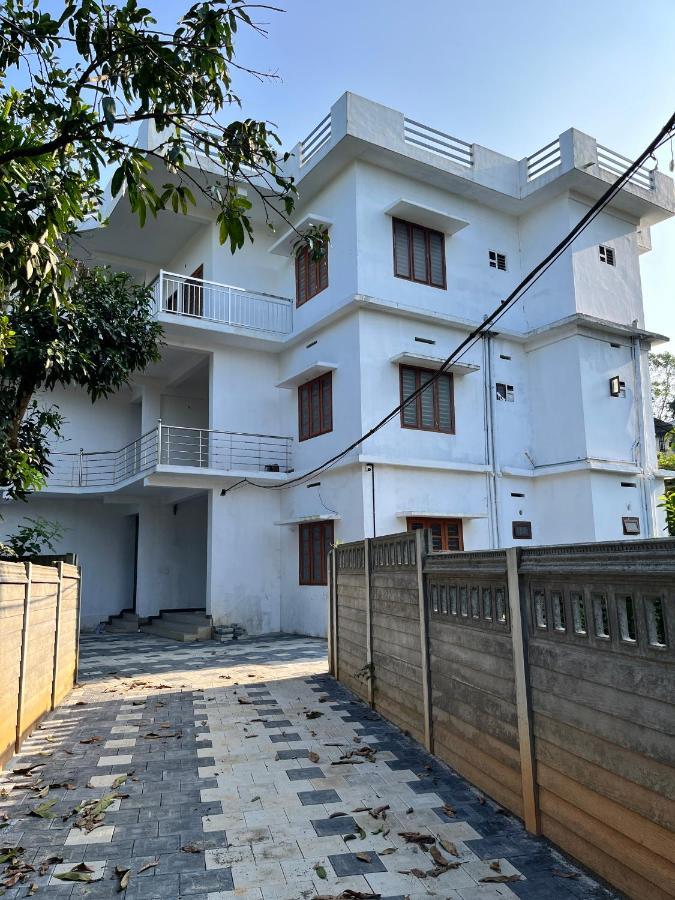 Wayanad Biriyomz Residency, Kalpatta, Low Cost Rooms And Deluxe Apartment ภายนอก รูปภาพ